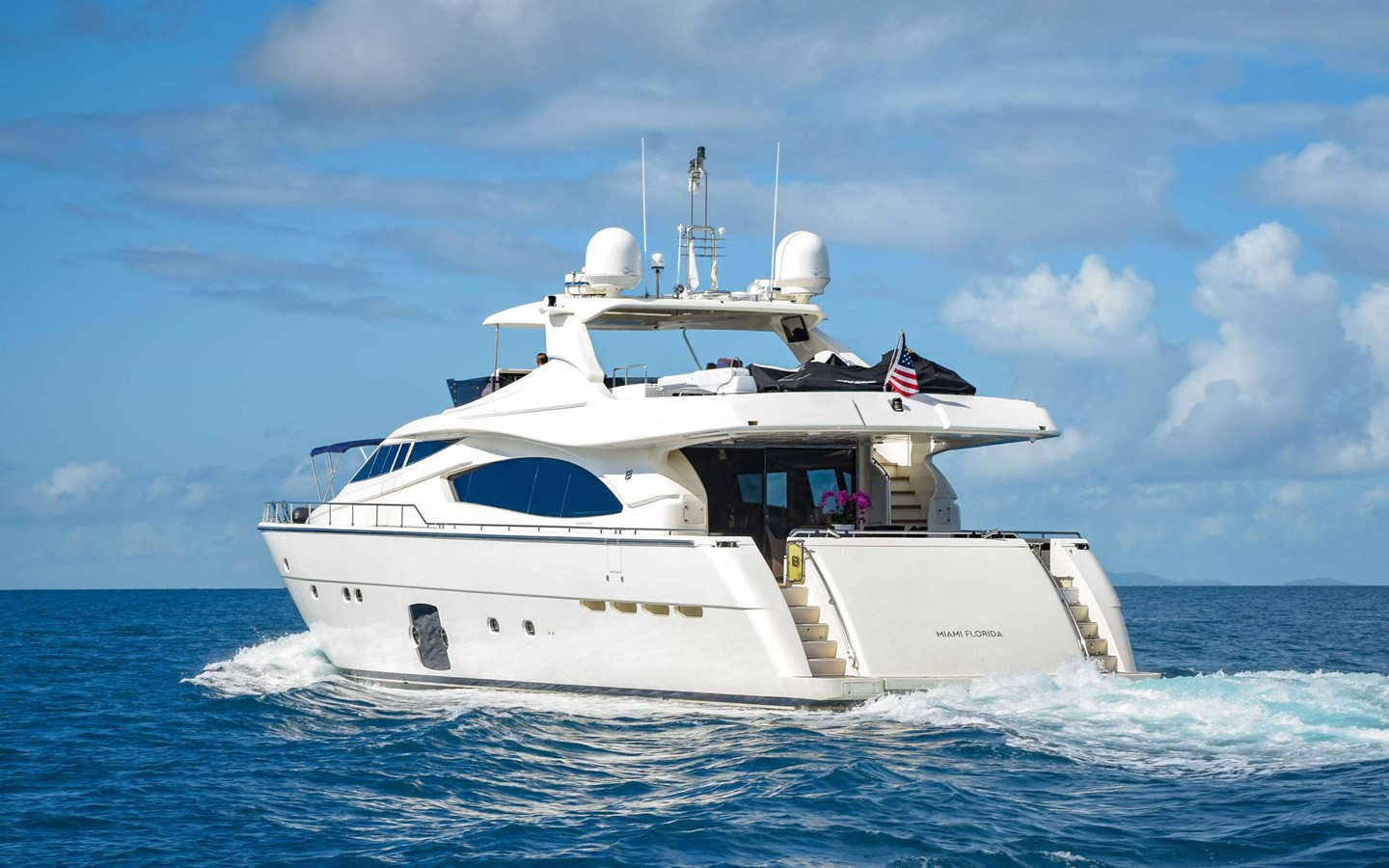 https://arconyachts.ams3.digitaloceanspaces.com/80973/conversions/large_4153912-optimize.jpg
