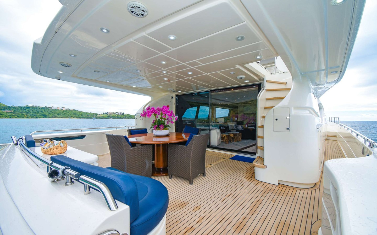 https://arconyachts.ams3.digitaloceanspaces.com/80989/conversions/large_4153917-optimize.jpg