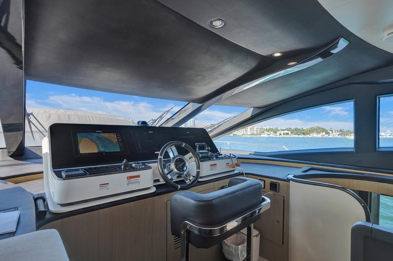 https://arconyachts.ams3.digitaloceanspaces.com/81003/conversions/large_4535539-optimize.jpg