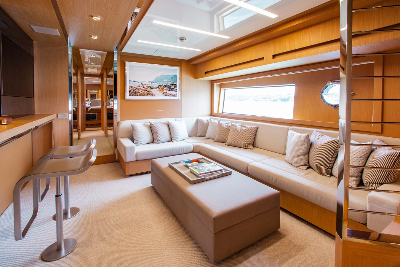https://arconyachts.ams3.digitaloceanspaces.com/81018/conversions/large_4535733-optimize.jpg