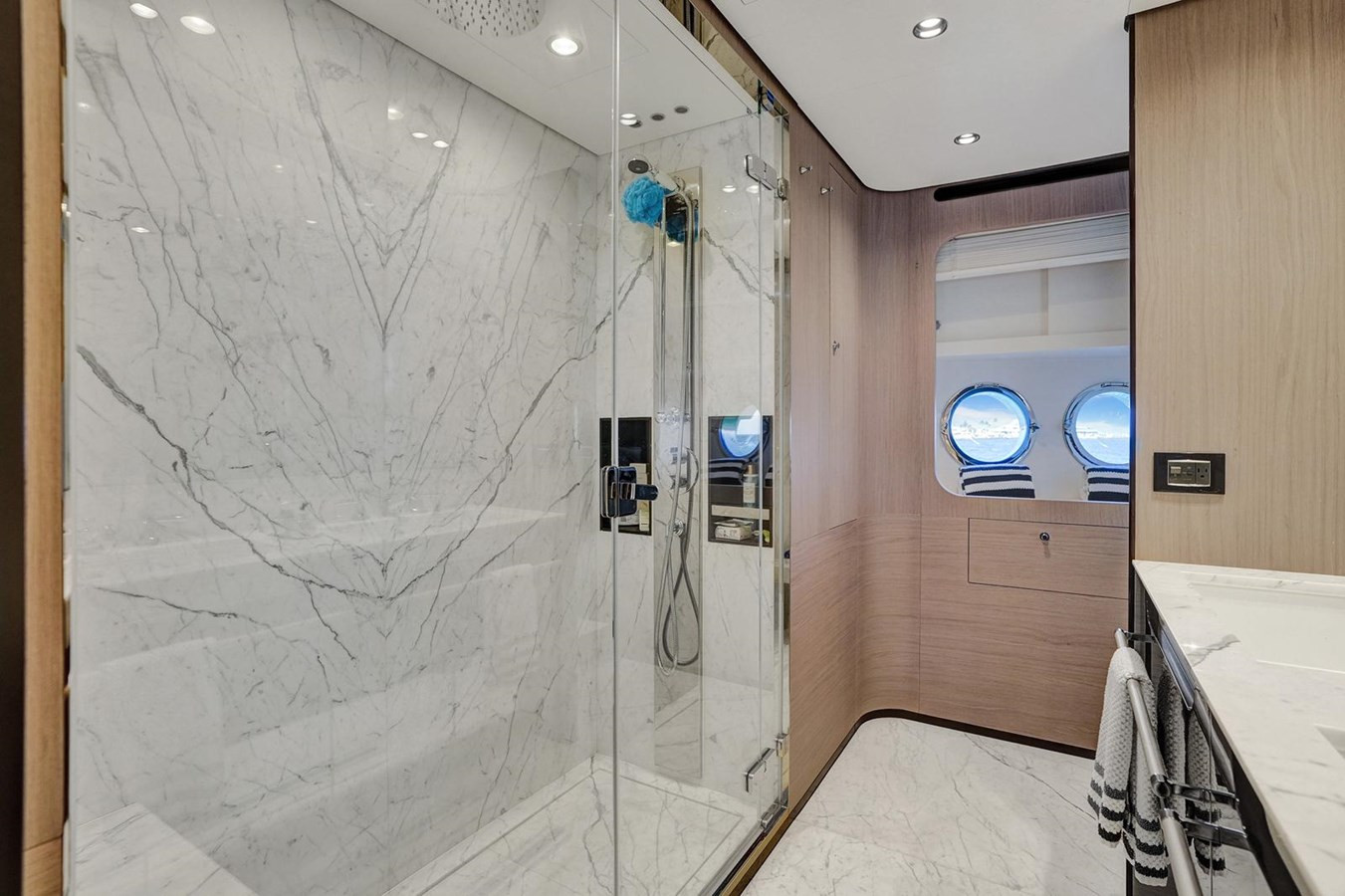 https://arconyachts.ams3.digitaloceanspaces.com/81021/conversions/large_4535550-optimize.jpg