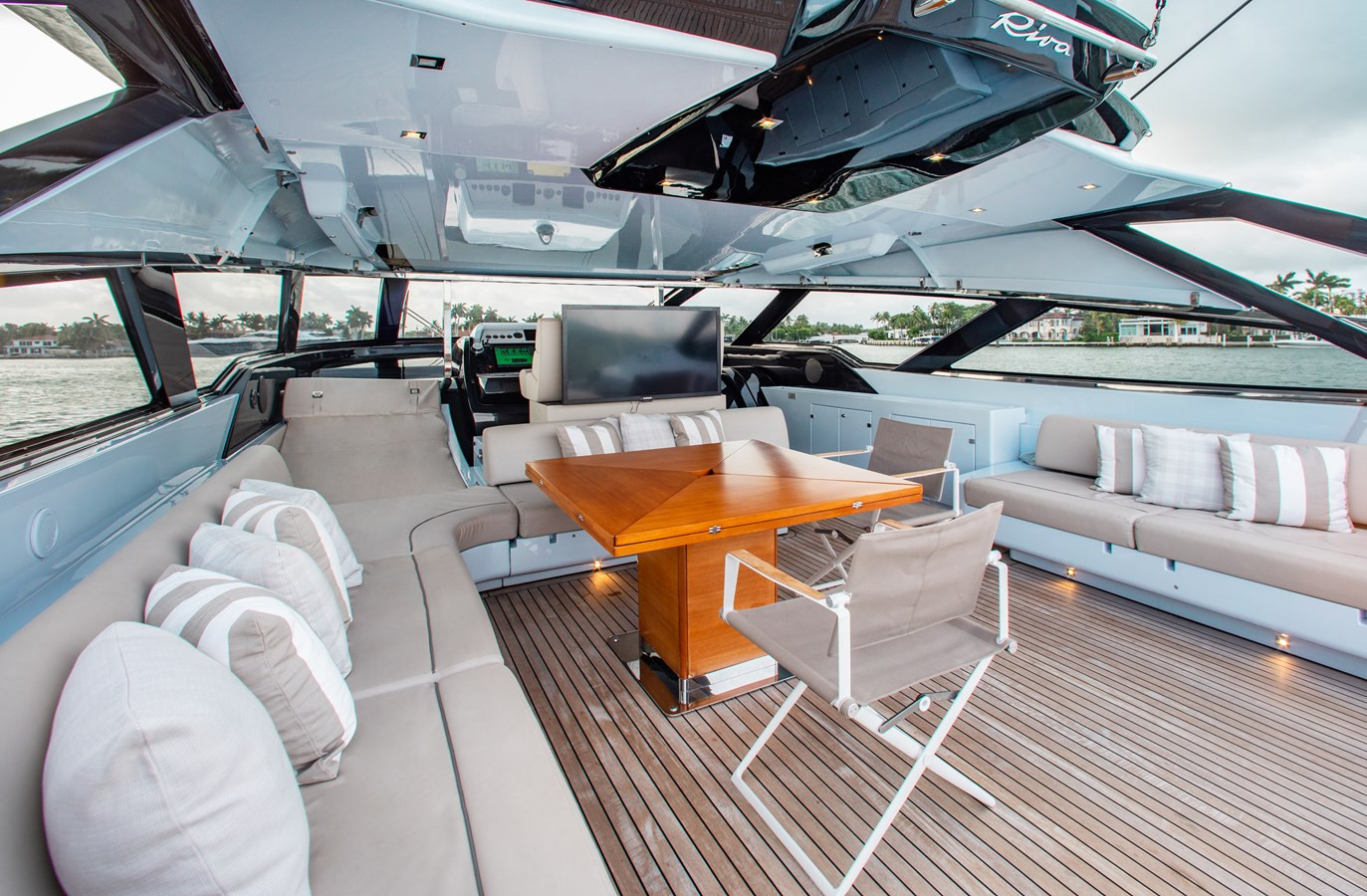 https://arconyachts.ams3.digitaloceanspaces.com/81080/conversions/large_4535763-optimize.jpg