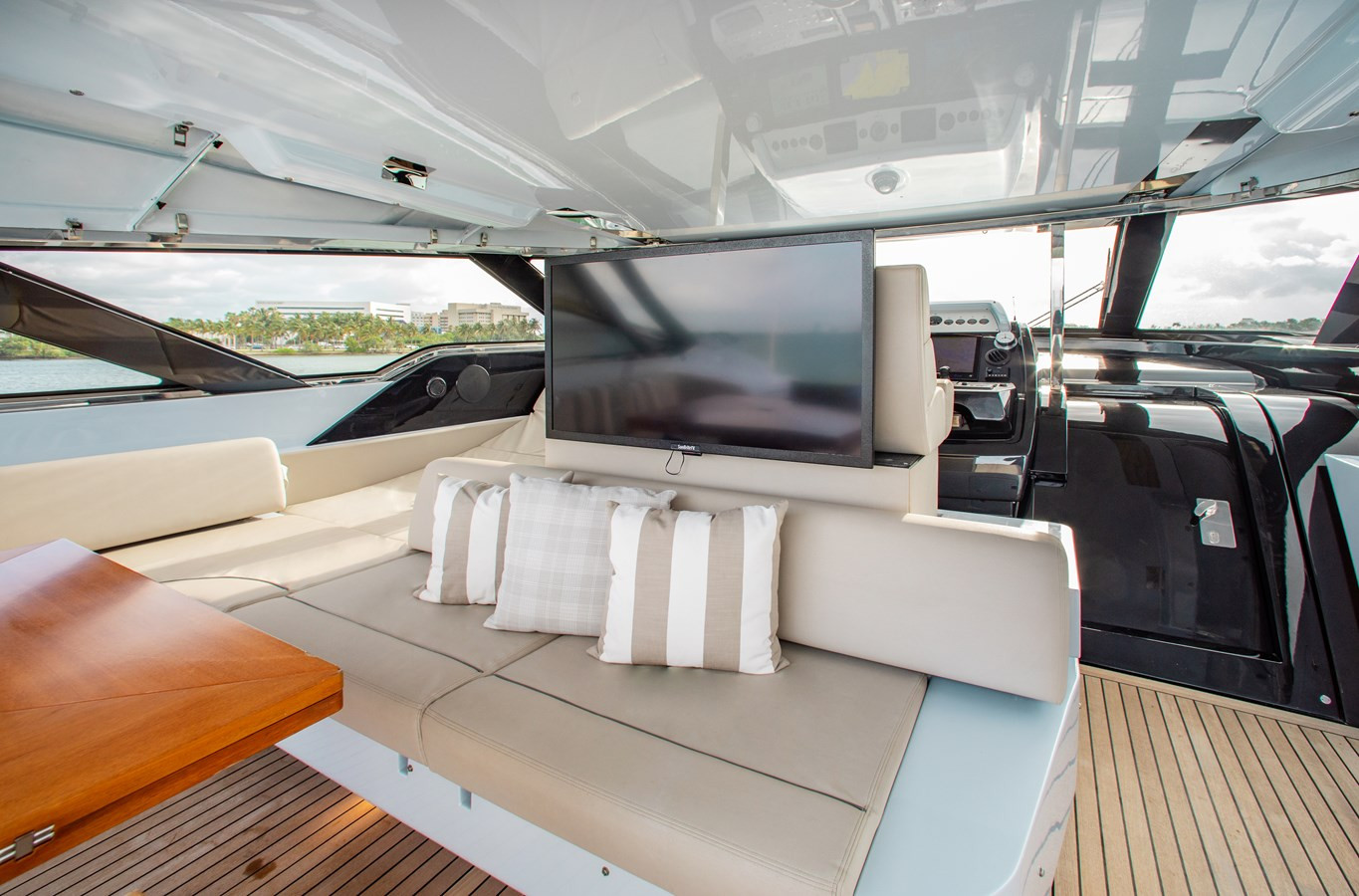 https://arconyachts.ams3.digitaloceanspaces.com/81086/conversions/large_4535765-optimize.jpg