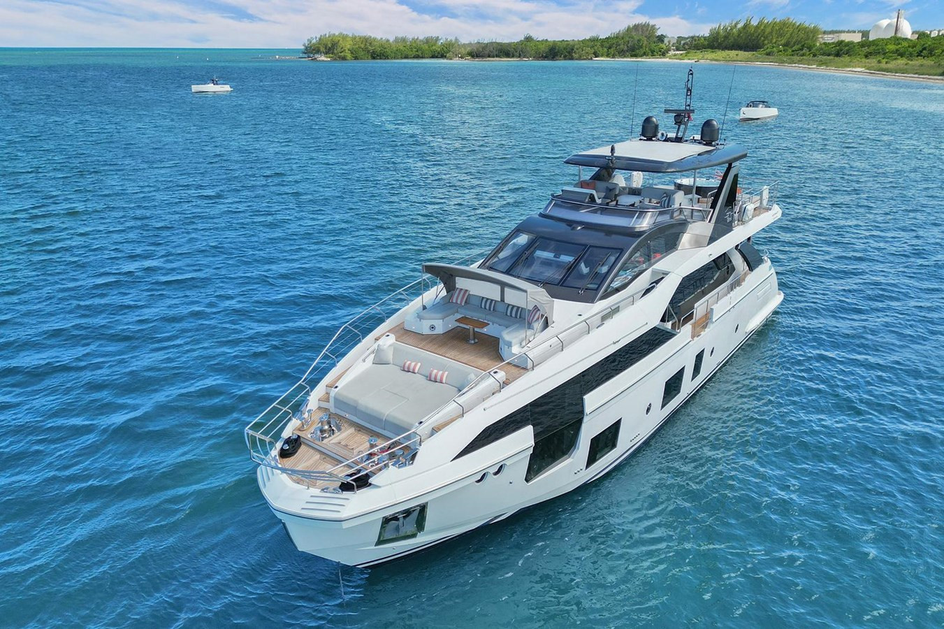 https://arconyachts.ams3.digitaloceanspaces.com/81125/conversions/large_4535593-optimize.jpg