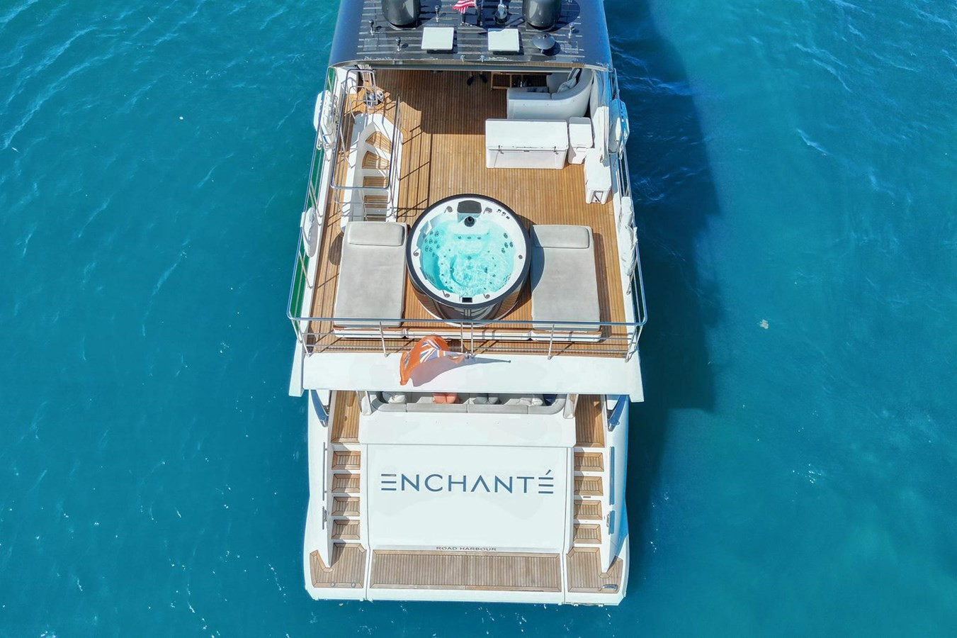 https://arconyachts.ams3.digitaloceanspaces.com/81131/conversions/large_4535595-optimize.jpg