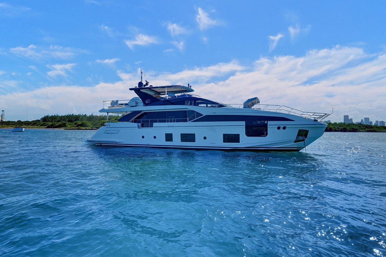 https://arconyachts.ams3.digitaloceanspaces.com/81143/conversions/large_4535599-optimize.jpg
