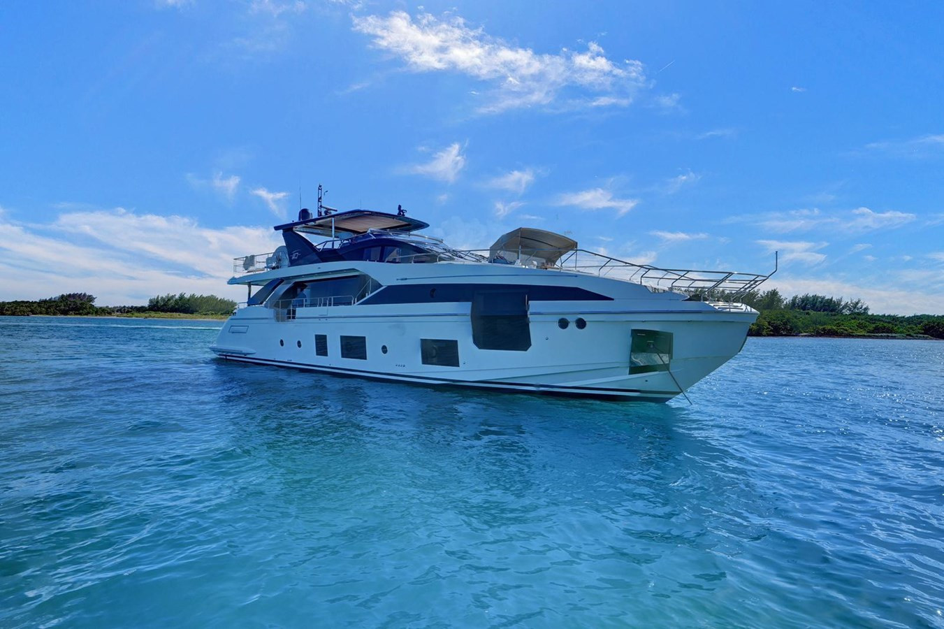 https://arconyachts.ams3.digitaloceanspaces.com/81147/conversions/large_4535600-optimize.jpg