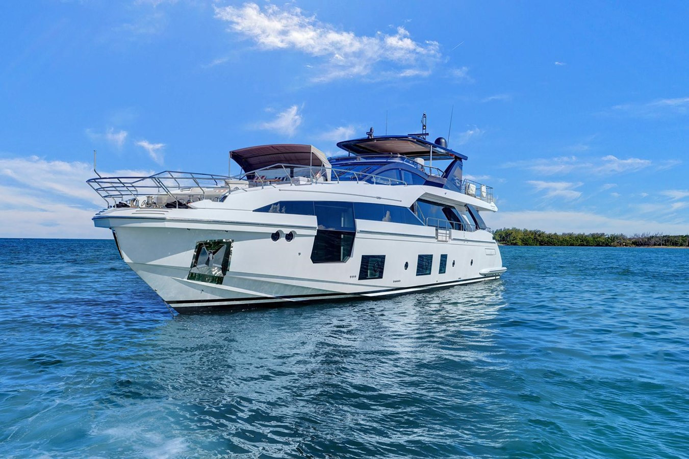 https://arconyachts.ams3.digitaloceanspaces.com/81150/conversions/large_4535601-optimize.jpg