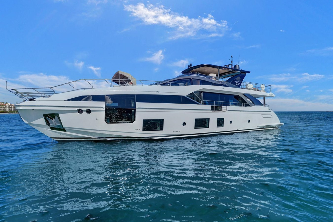https://arconyachts.ams3.digitaloceanspaces.com/81153/conversions/large_4535602-optimize.jpg