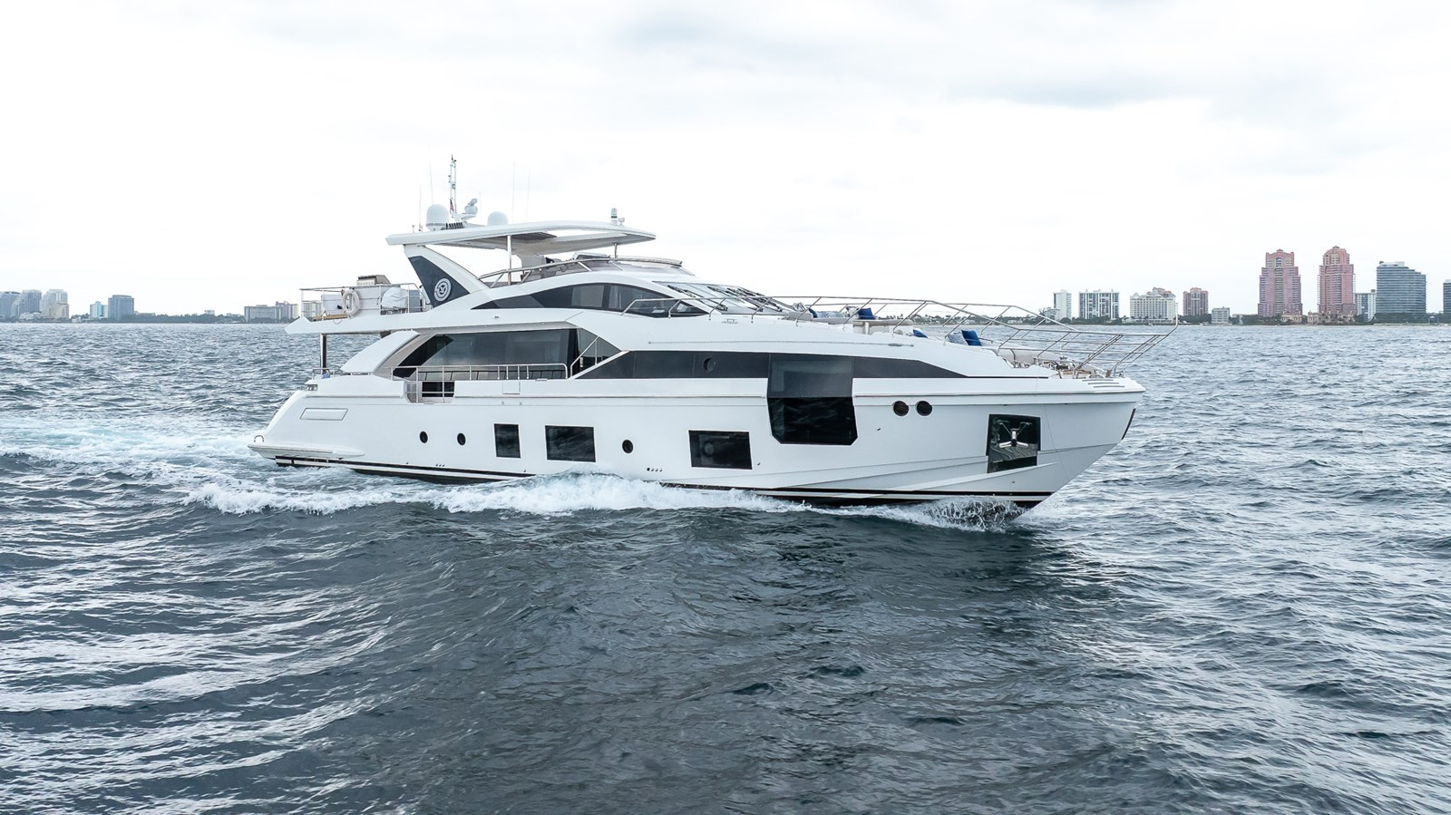 https://arconyachts.ams3.digitaloceanspaces.com/81167/conversions/large_4646481-optimize.jpg