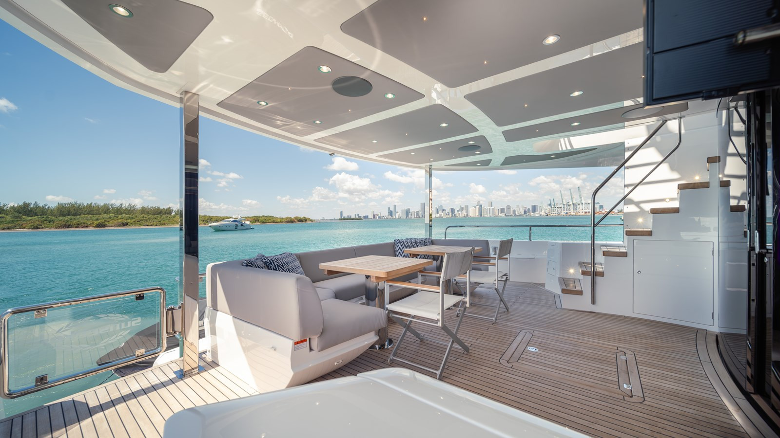 https://arconyachts.ams3.digitaloceanspaces.com/81183/conversions/large_4610200-optimize.jpg