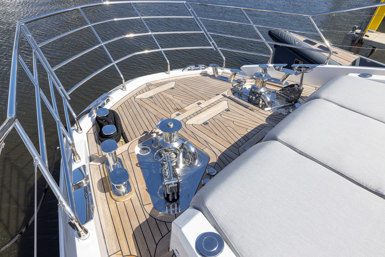 https://arconyachts.ams3.digitaloceanspaces.com/81187/conversions/large_4646487-optimize.jpg