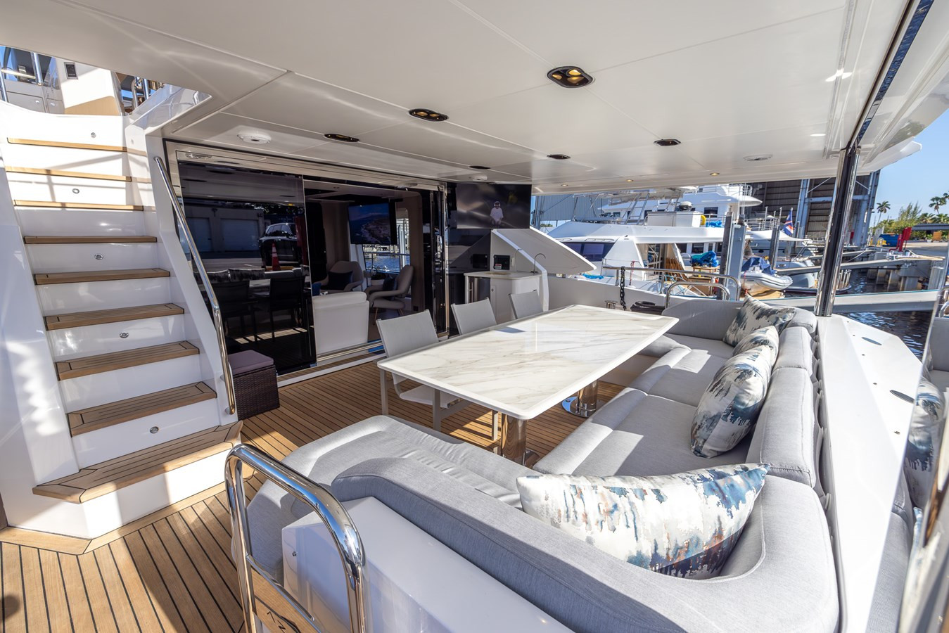 https://arconyachts.ams3.digitaloceanspaces.com/81205/conversions/large_4646493-optimize.jpg