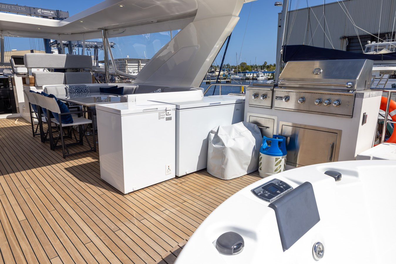 https://arconyachts.ams3.digitaloceanspaces.com/81221/conversions/large_4646499-optimize.jpg