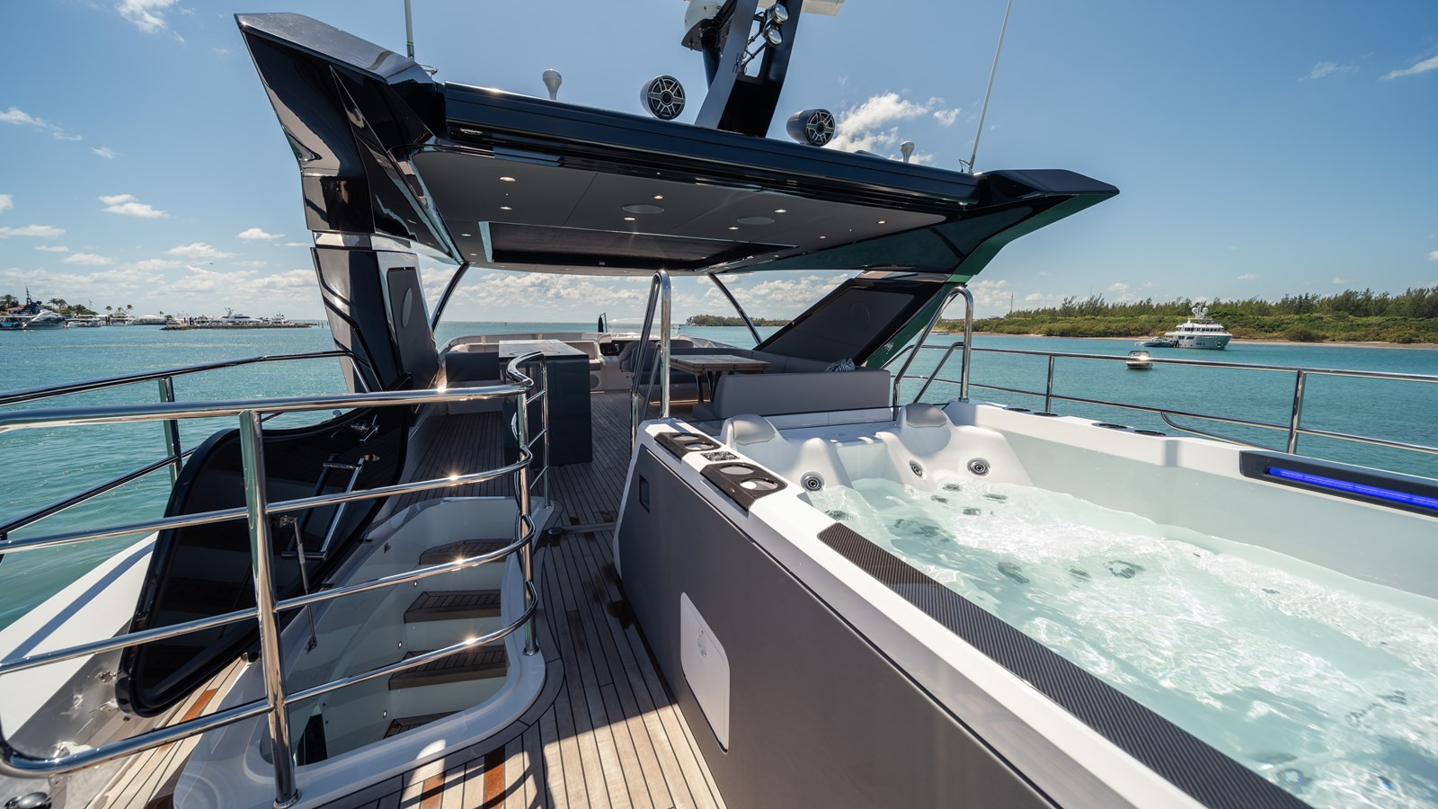 https://arconyachts.ams3.digitaloceanspaces.com/81224/conversions/large_4610208-optimize.jpg