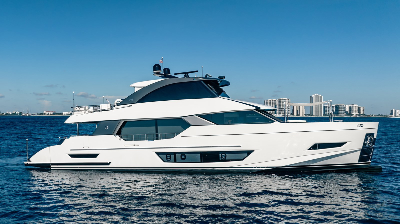 https://arconyachts.ams3.digitaloceanspaces.com/81228/conversions/large_4771476-optimize.jpg