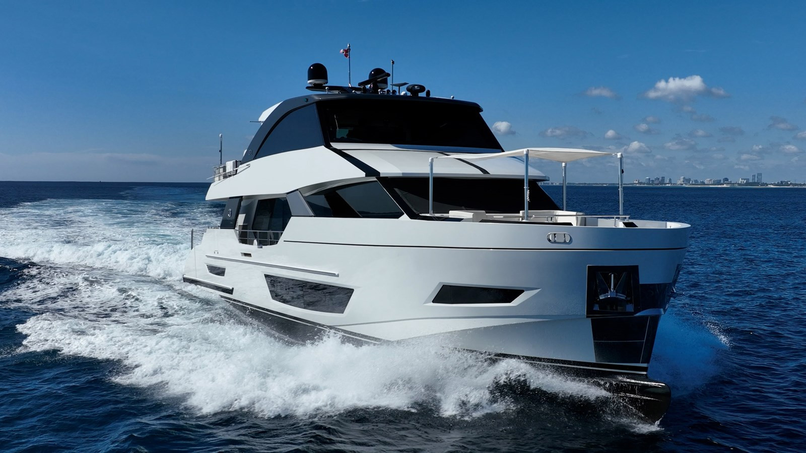 https://arconyachts.ams3.digitaloceanspaces.com/81234/conversions/large_4771478-optimize.jpg