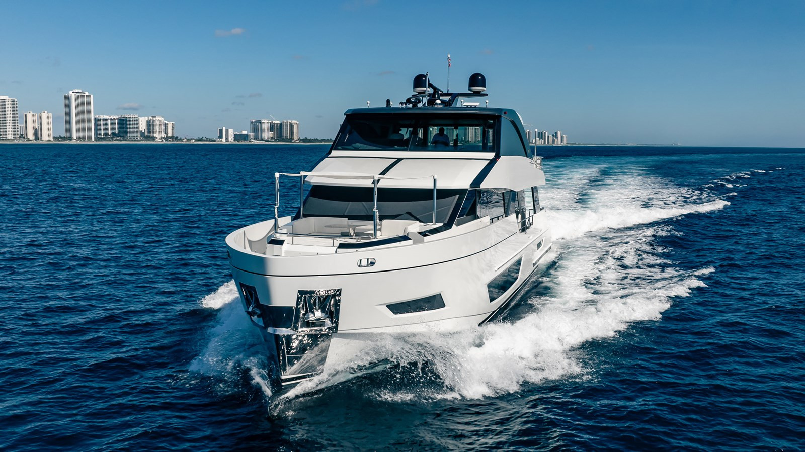 https://arconyachts.ams3.digitaloceanspaces.com/81237/conversions/large_4771479-optimize.jpg