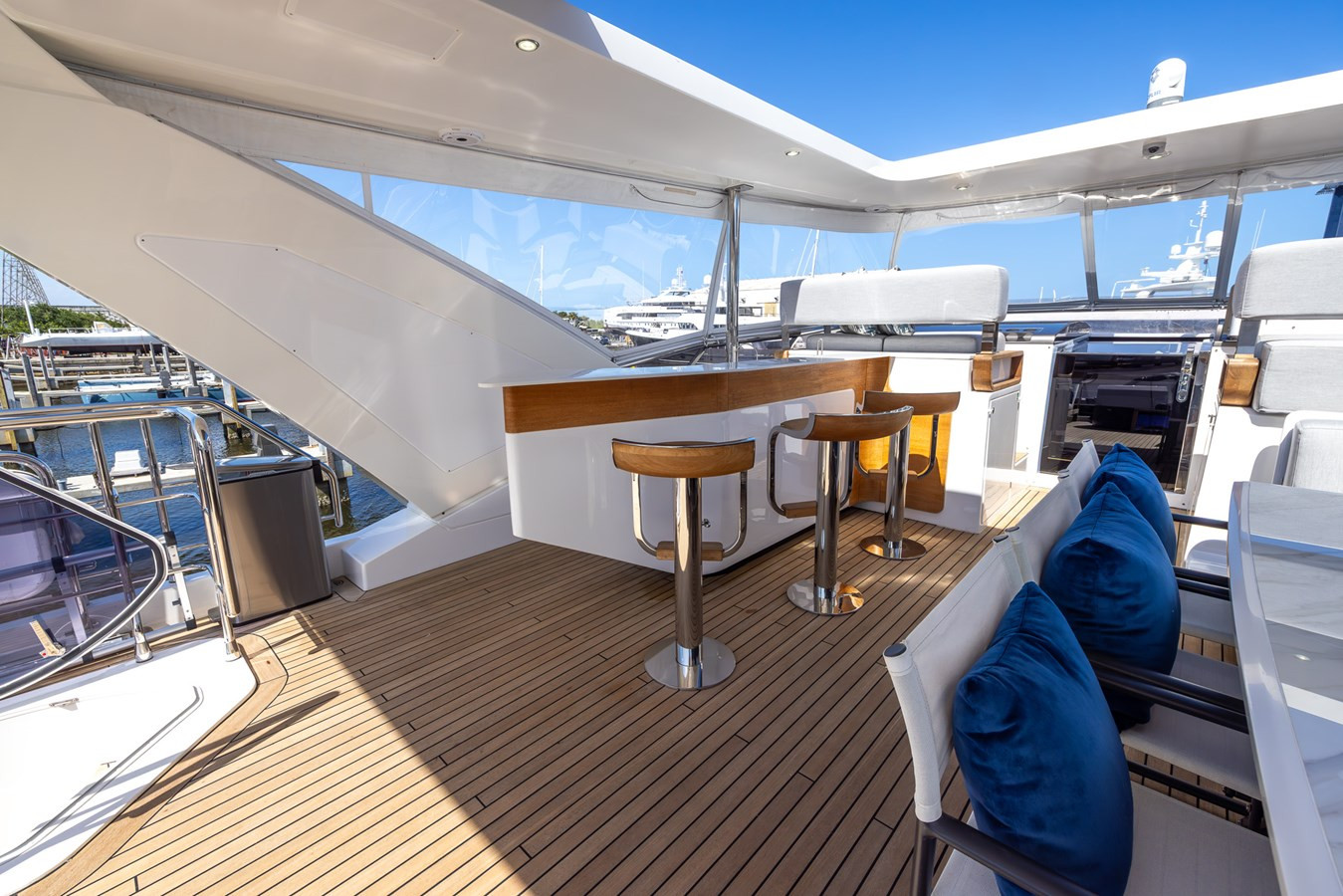 https://arconyachts.ams3.digitaloceanspaces.com/81239/conversions/large_4646506-optimize.jpg