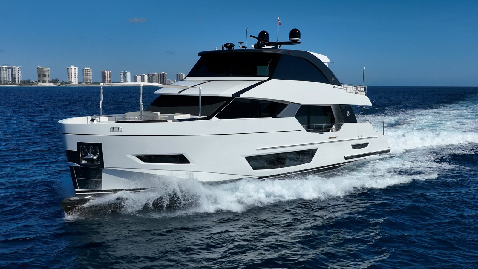 https://arconyachts.ams3.digitaloceanspaces.com/81240/conversions/large_4771480-optimize.jpg