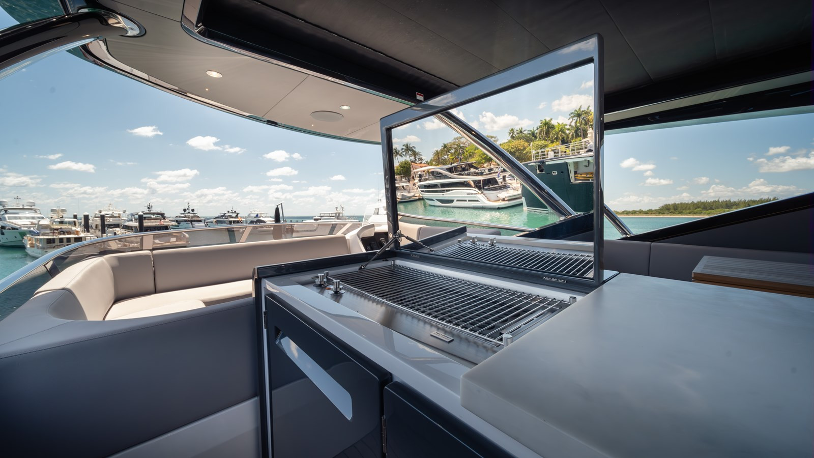 https://arconyachts.ams3.digitaloceanspaces.com/81241/conversions/large_4610218-optimize.jpg