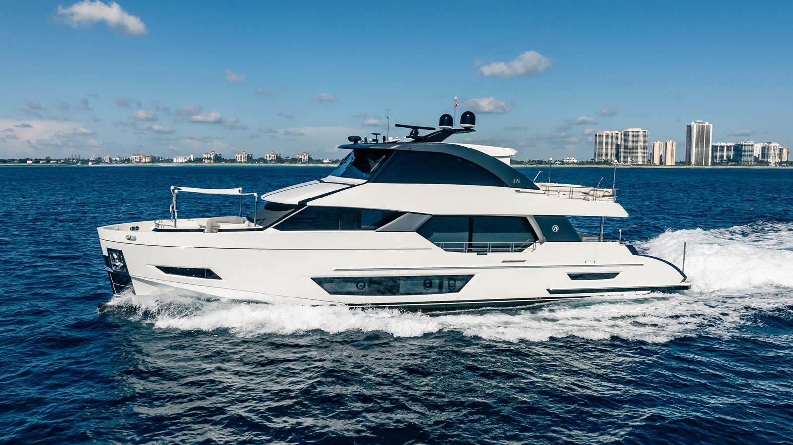 https://arconyachts.ams3.digitaloceanspaces.com/81242/conversions/large_4771481-optimize.jpg