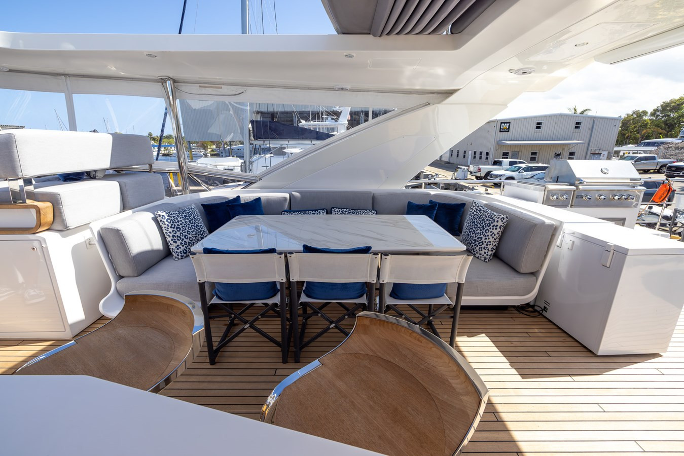 https://arconyachts.ams3.digitaloceanspaces.com/81243/conversions/large_4646507-optimize.jpg