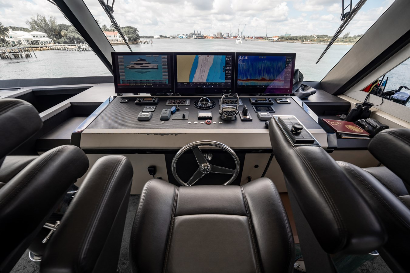 https://arconyachts.ams3.digitaloceanspaces.com/81289/conversions/large_4771497-optimize.jpg