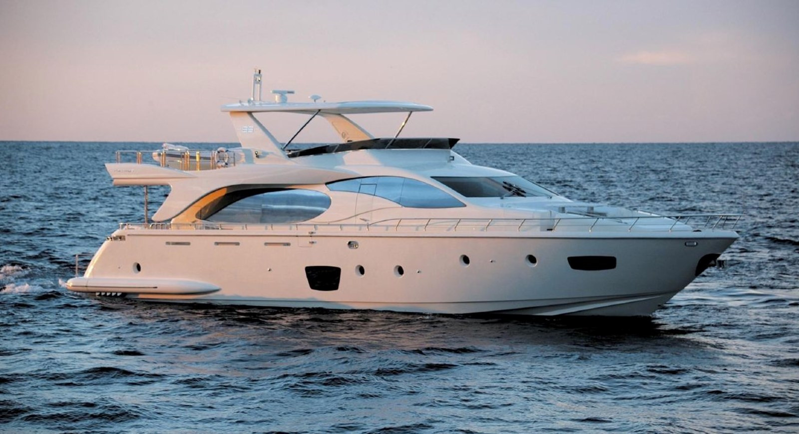 https://arconyachts.ams3.digitaloceanspaces.com/81320/conversions/large_3695428-optimize.jpg