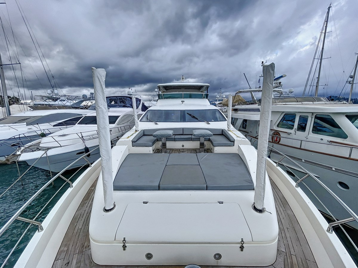https://arconyachts.ams3.digitaloceanspaces.com/81327/conversions/large_3704837-optimize.jpg