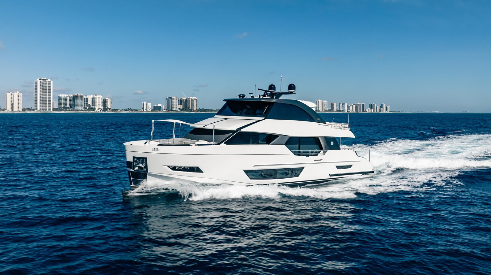 https://arconyachts.ams3.digitaloceanspaces.com/81412/conversions/large_4771544-optimize.jpg