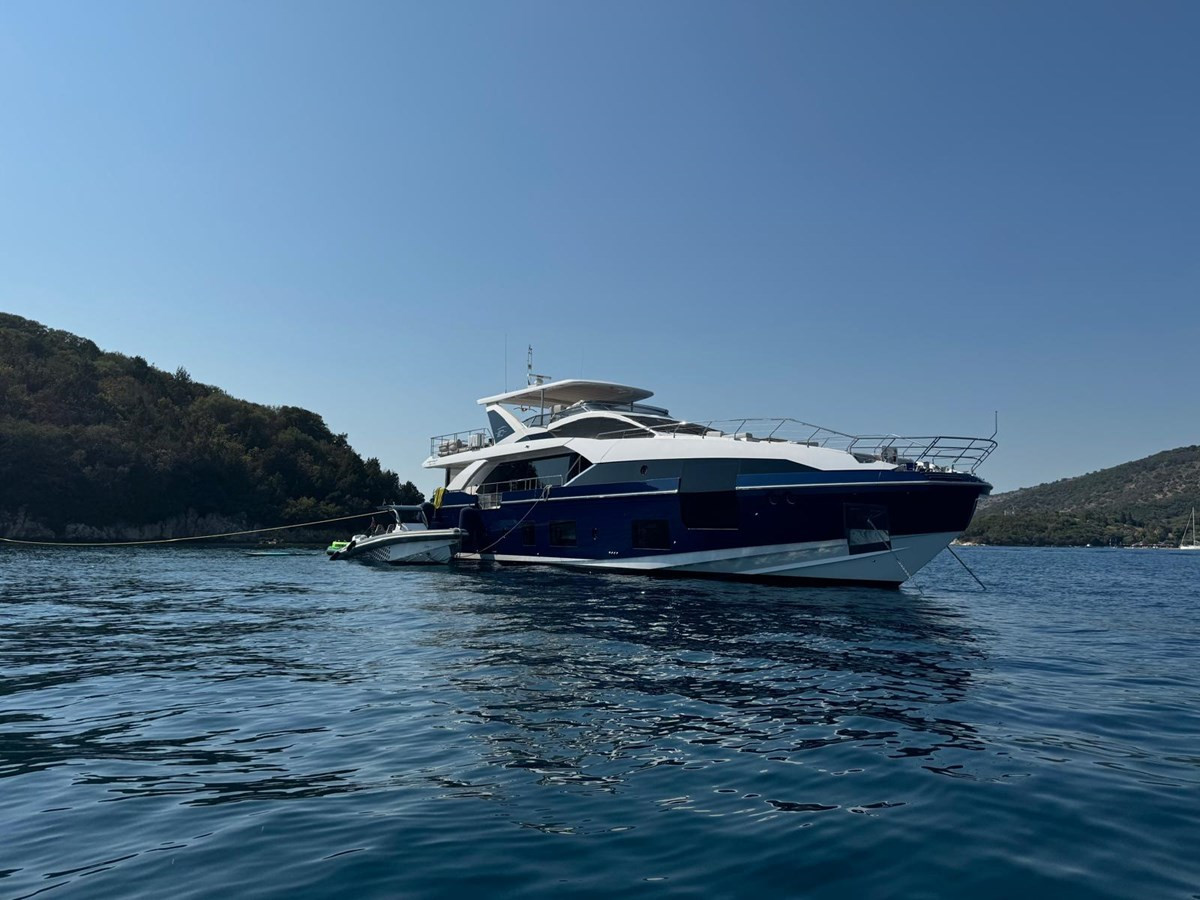 https://arconyachts.ams3.digitaloceanspaces.com/81441/conversions/large_4293307-optimize.jpg