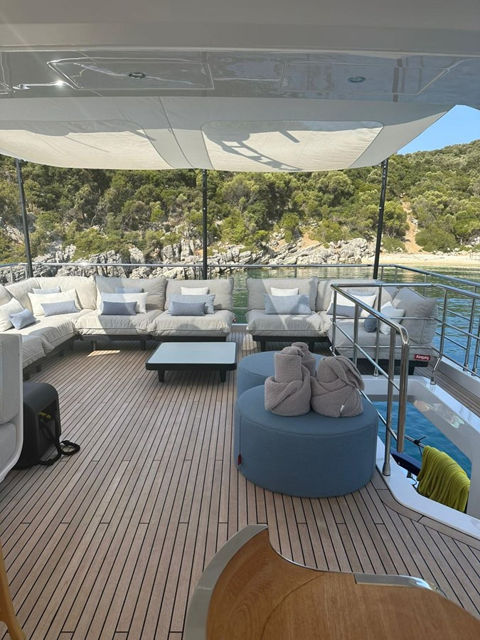 https://arconyachts.ams3.digitaloceanspaces.com/81453/conversions/large_4293324-optimize.jpg