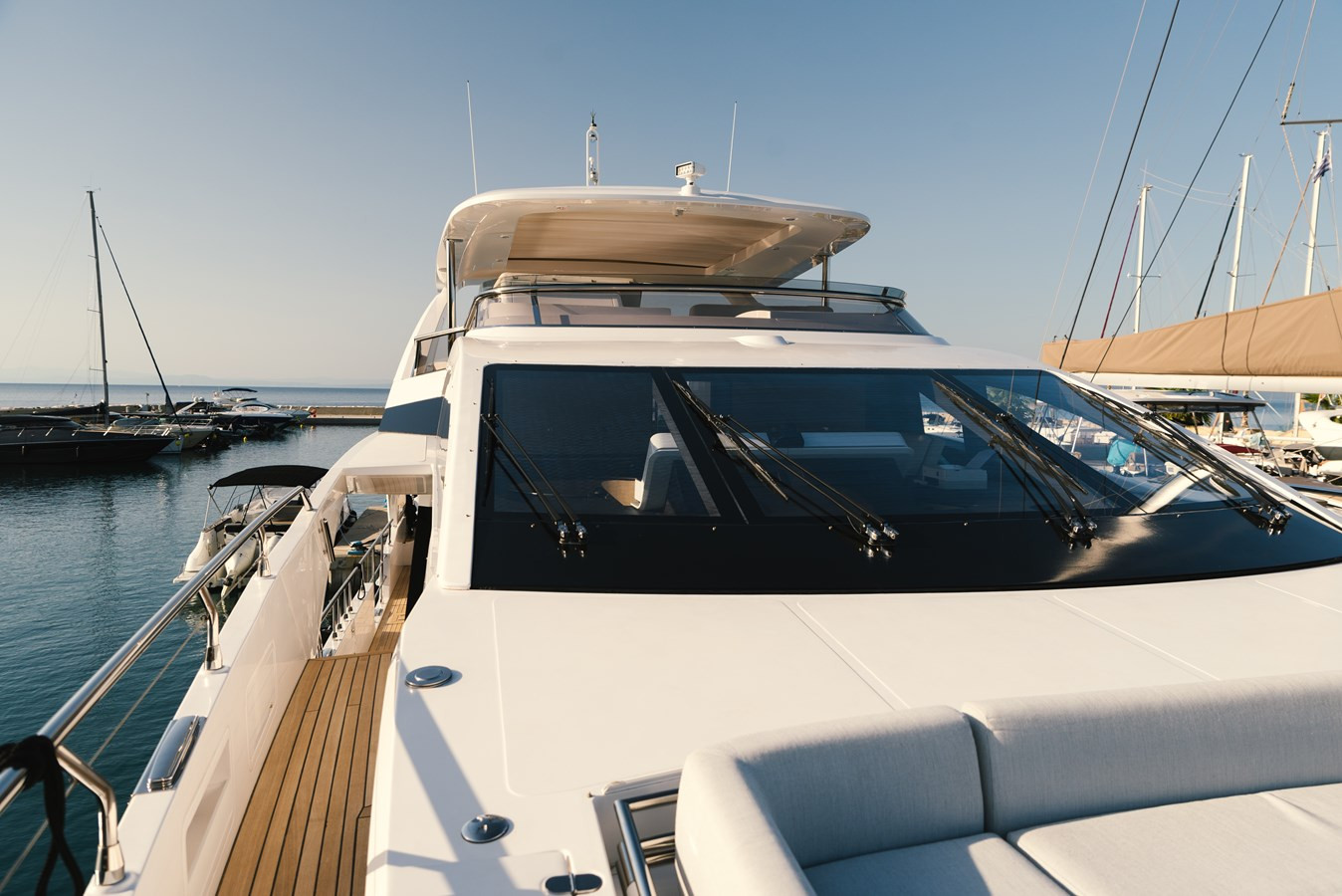 https://arconyachts.ams3.digitaloceanspaces.com/81470/conversions/large_4476809-optimize.jpg