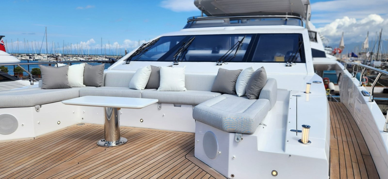 https://arconyachts.ams3.digitaloceanspaces.com/81504/conversions/large_4676630-optimize.jpg