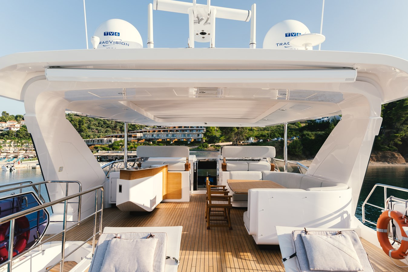 https://arconyachts.ams3.digitaloceanspaces.com/81526/conversions/large_4476865-optimize.jpg