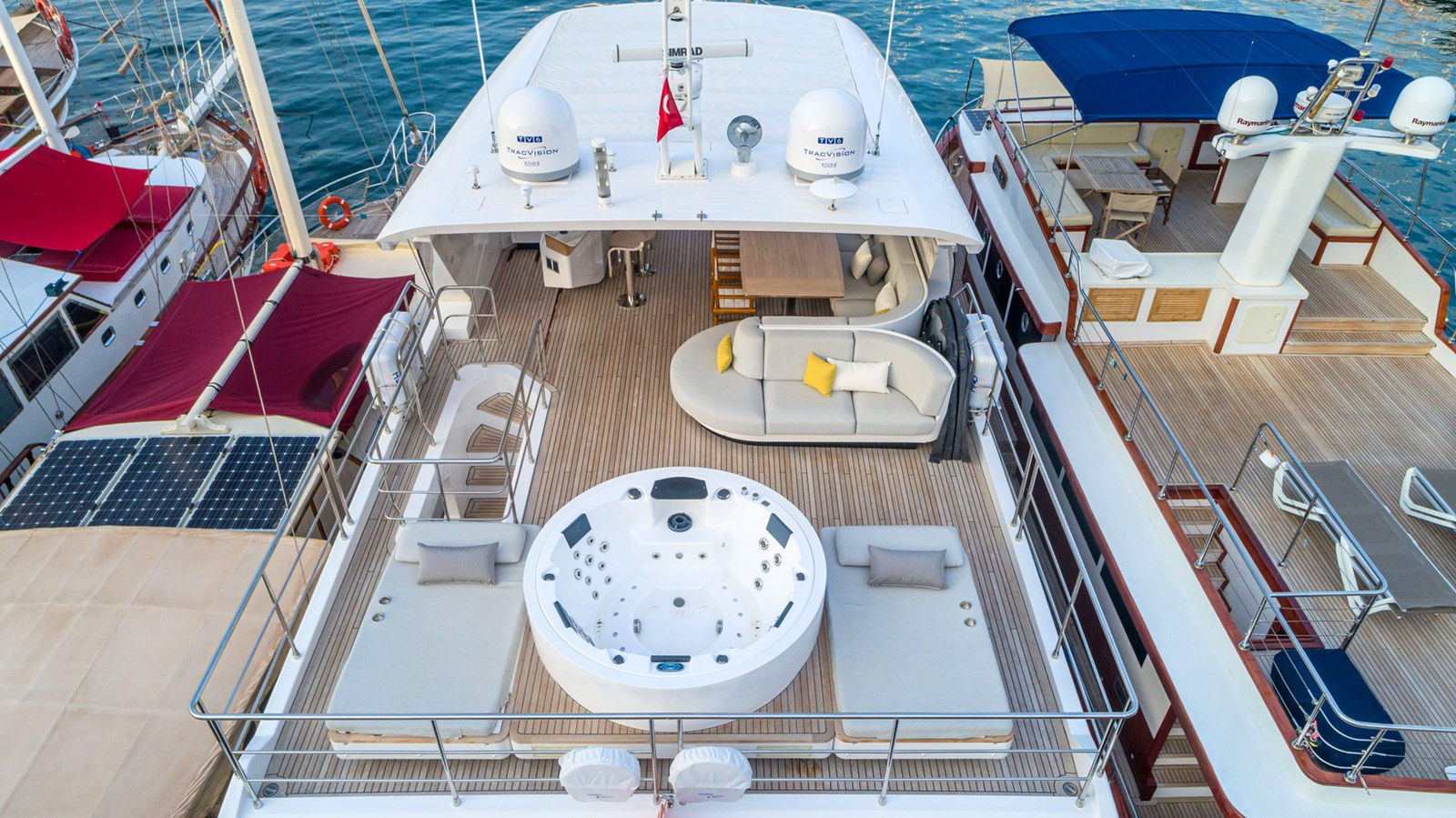 https://arconyachts.ams3.digitaloceanspaces.com/81595/conversions/large_4854132-optimize.jpg