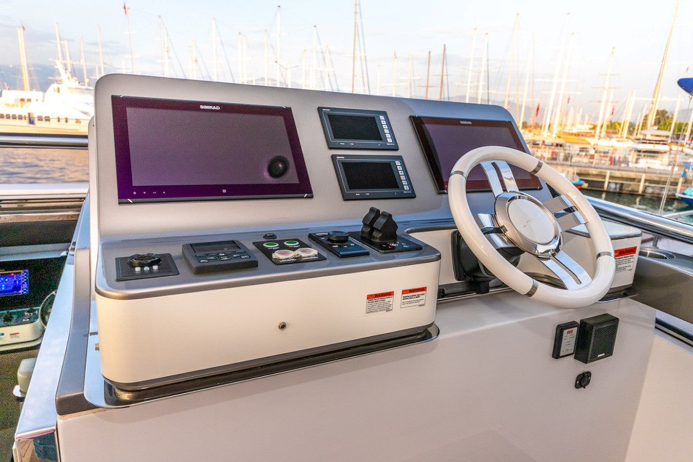 https://arconyachts.ams3.digitaloceanspaces.com/81601/conversions/large_4854134-optimize.jpg
