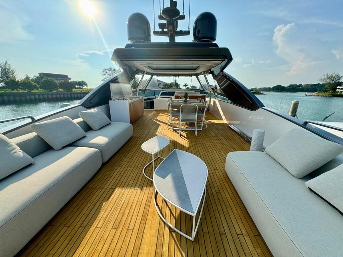 https://arconyachts.ams3.digitaloceanspaces.com/81611/conversions/large_4699629-optimize.jpg