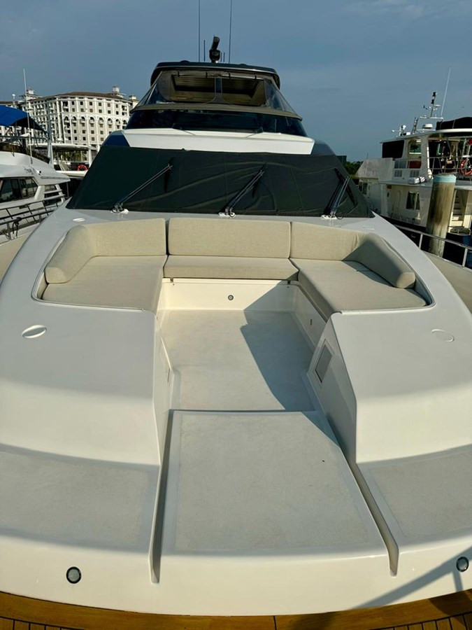 https://arconyachts.ams3.digitaloceanspaces.com/81639/conversions/large_4699640-optimize.jpg
