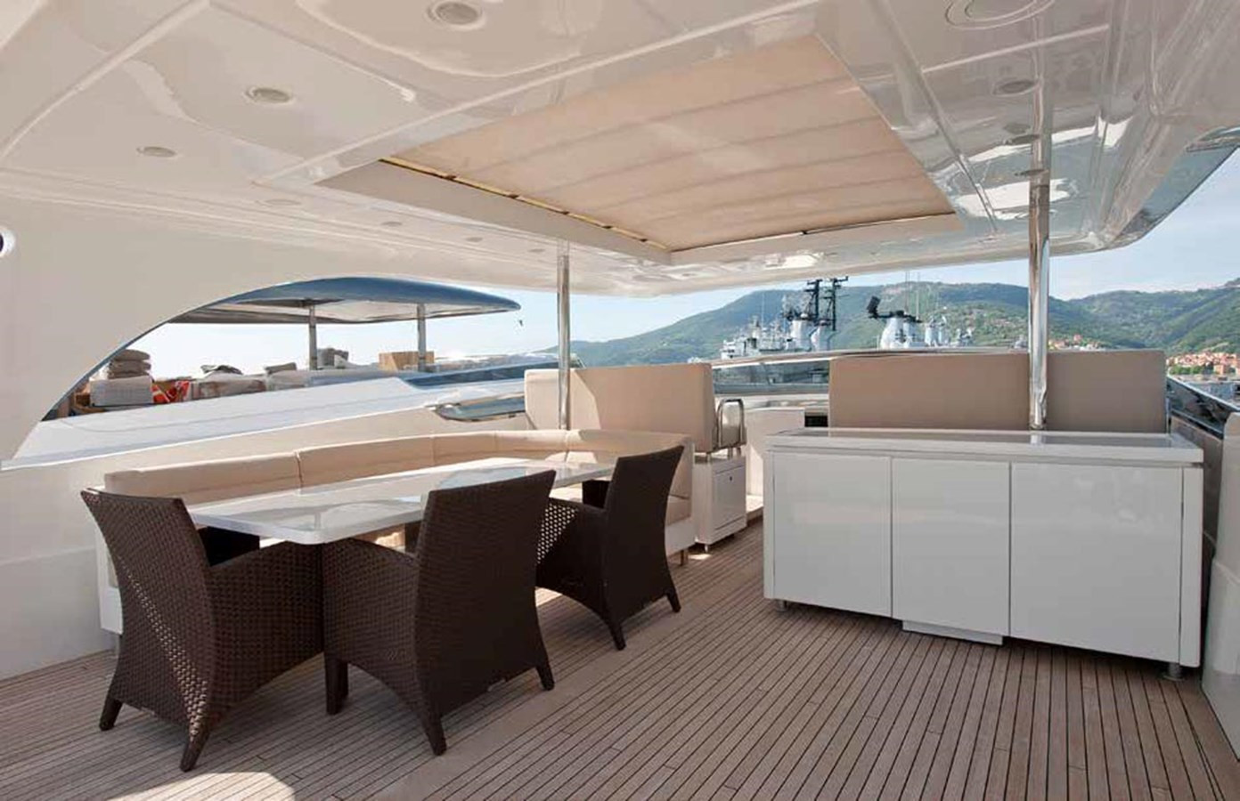 https://arconyachts.ams3.digitaloceanspaces.com/81650/conversions/large_3655055-optimize.jpg