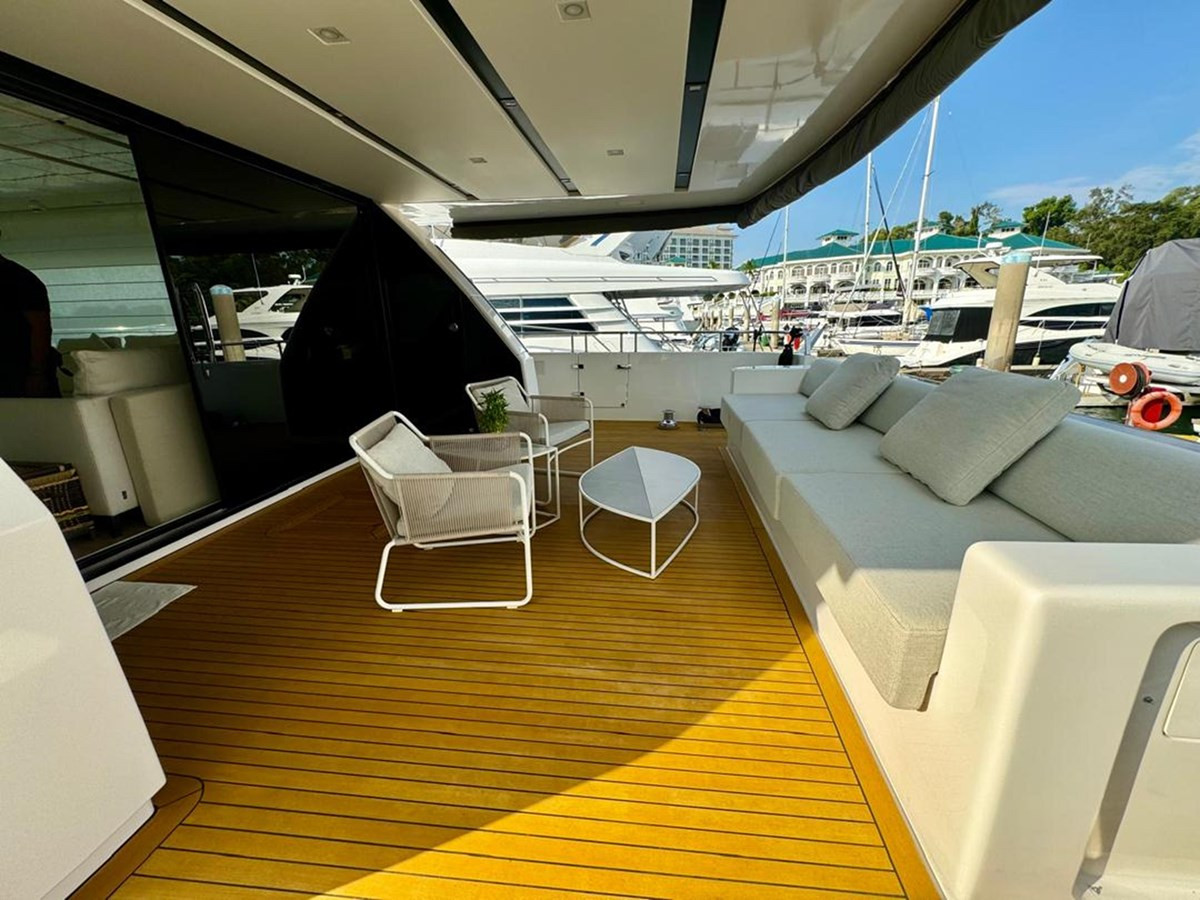 https://arconyachts.ams3.digitaloceanspaces.com/81660/conversions/large_4699647-optimize.jpg