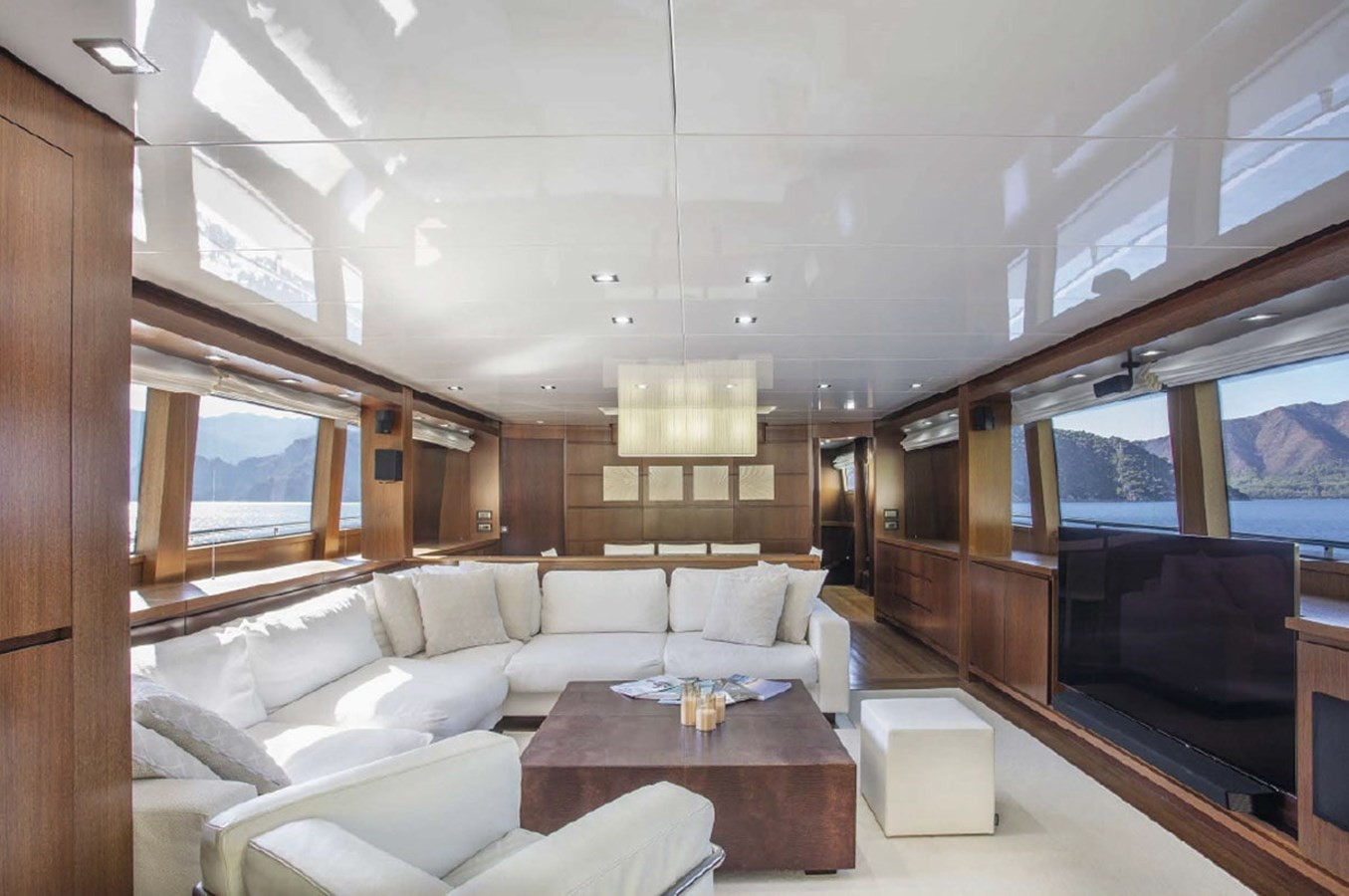 https://arconyachts.ams3.digitaloceanspaces.com/81662/conversions/large_4123527-optimize.jpg
