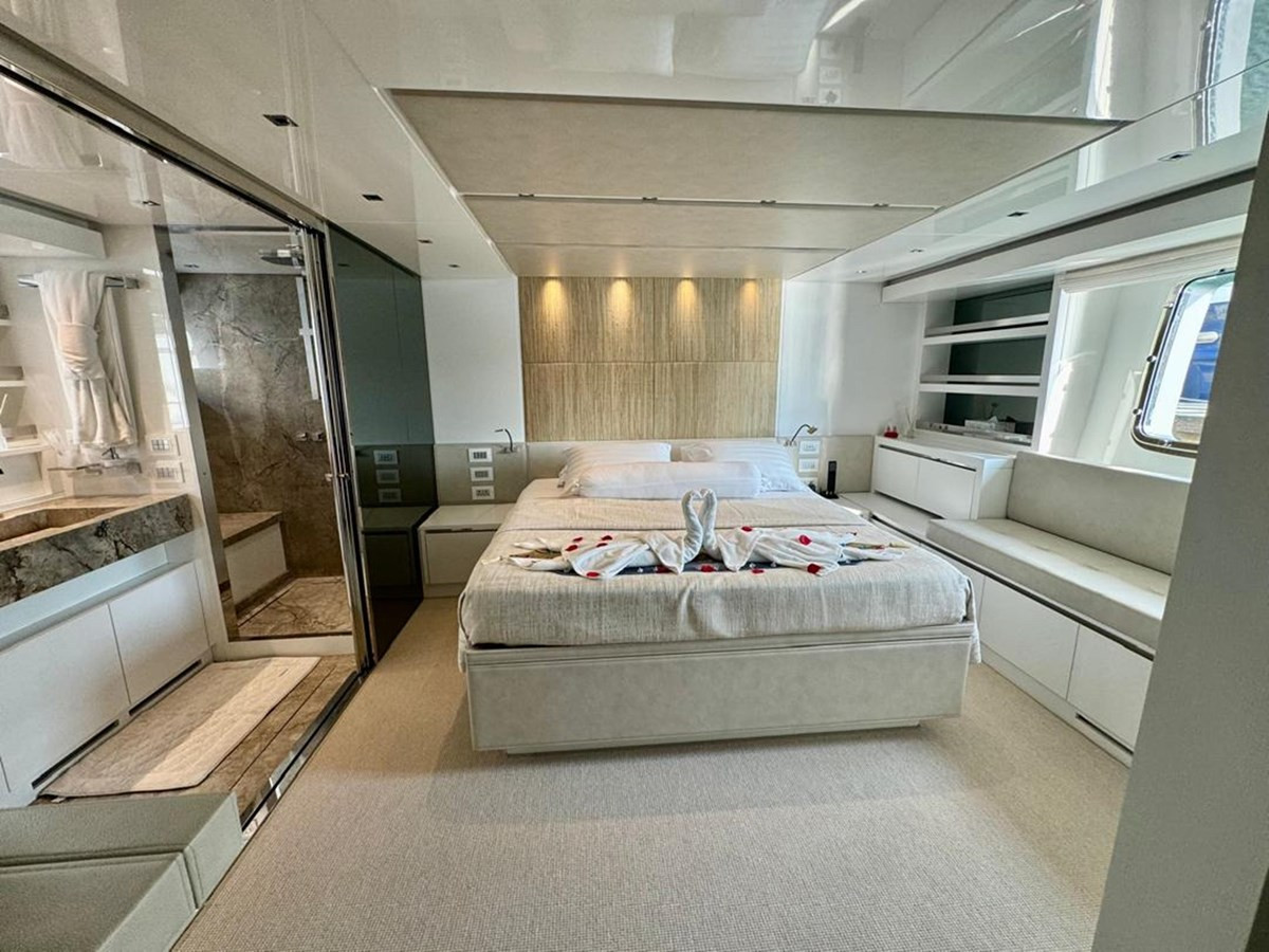 https://arconyachts.ams3.digitaloceanspaces.com/81672/conversions/large_4699651-optimize.jpg