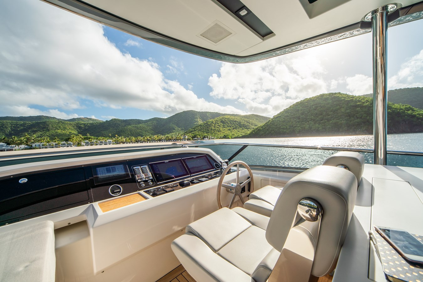 https://arconyachts.ams3.digitaloceanspaces.com/81675/conversions/large_4828090-optimize.jpg
