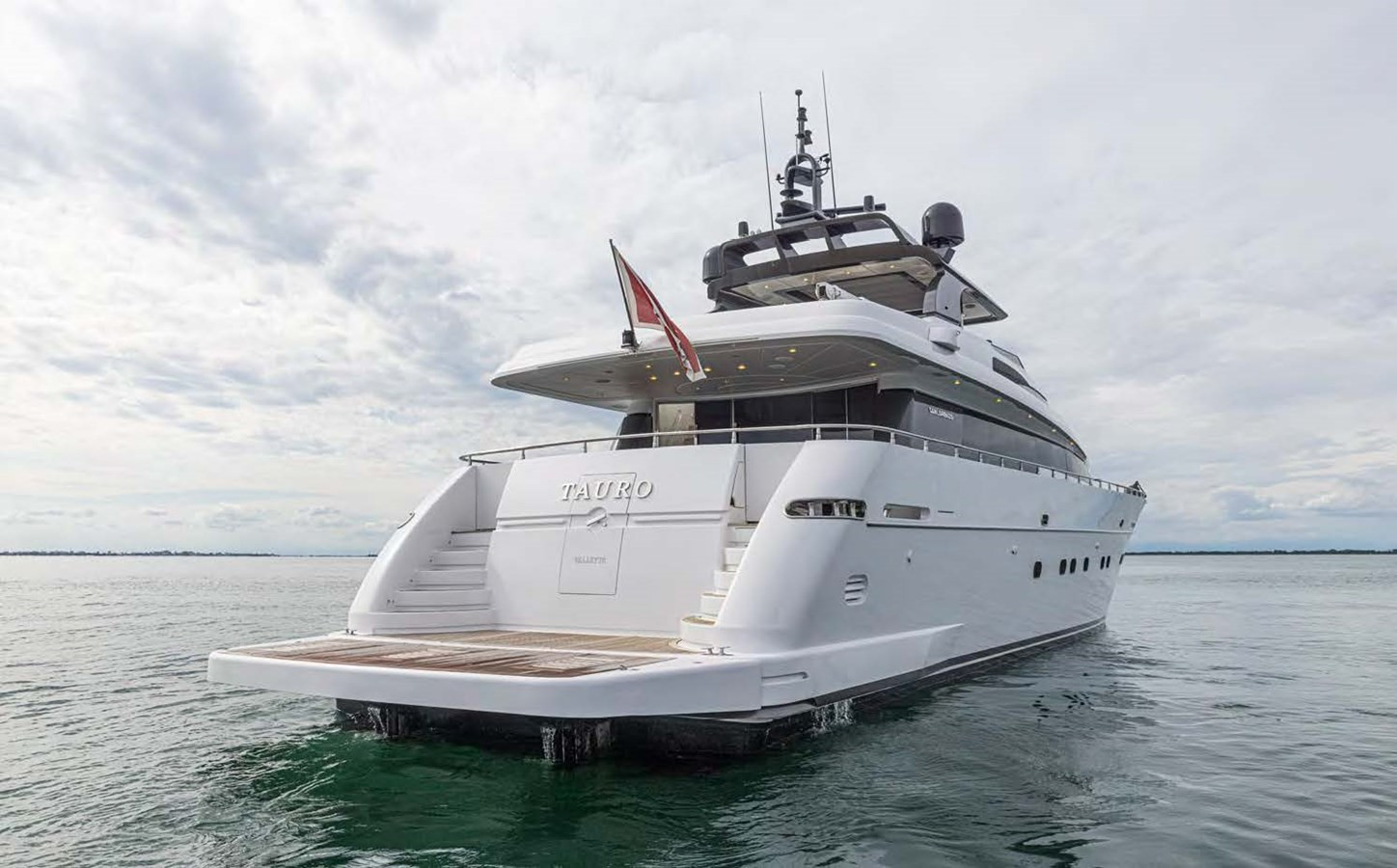 https://arconyachts.ams3.digitaloceanspaces.com/81714/conversions/large_4148836-optimize.jpg