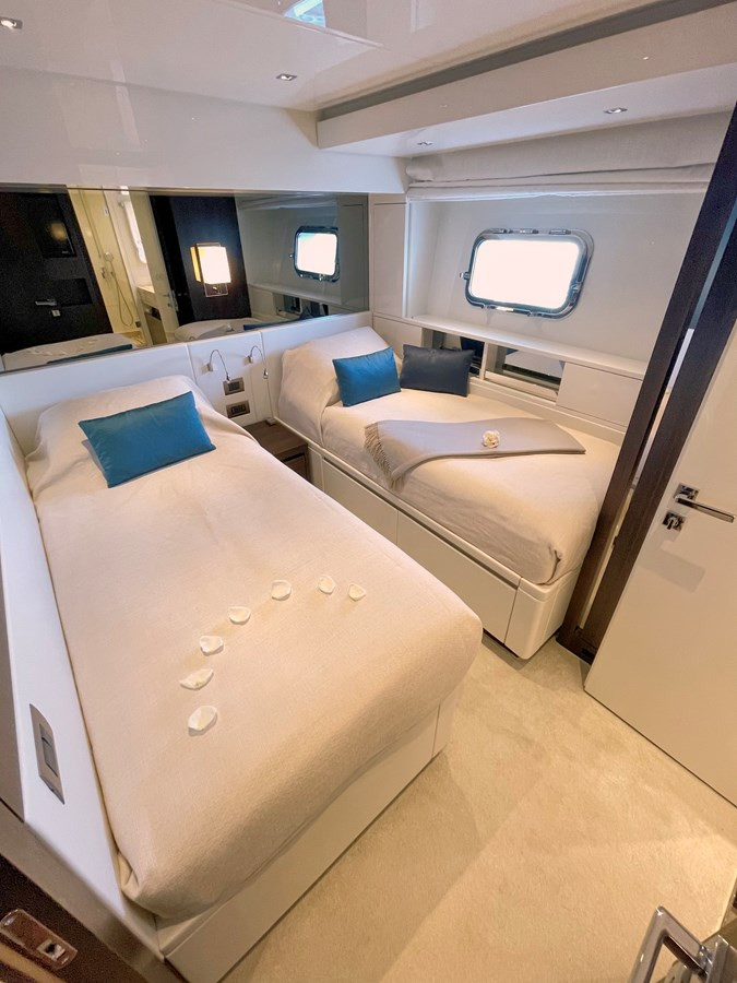 https://arconyachts.ams3.digitaloceanspaces.com/81744/conversions/large_3817546-optimize.jpg