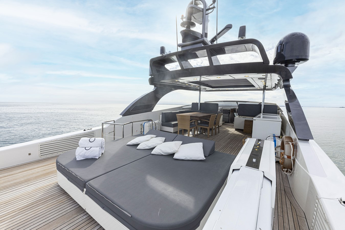 https://arconyachts.ams3.digitaloceanspaces.com/81749/conversions/large_4148848-optimize.jpg