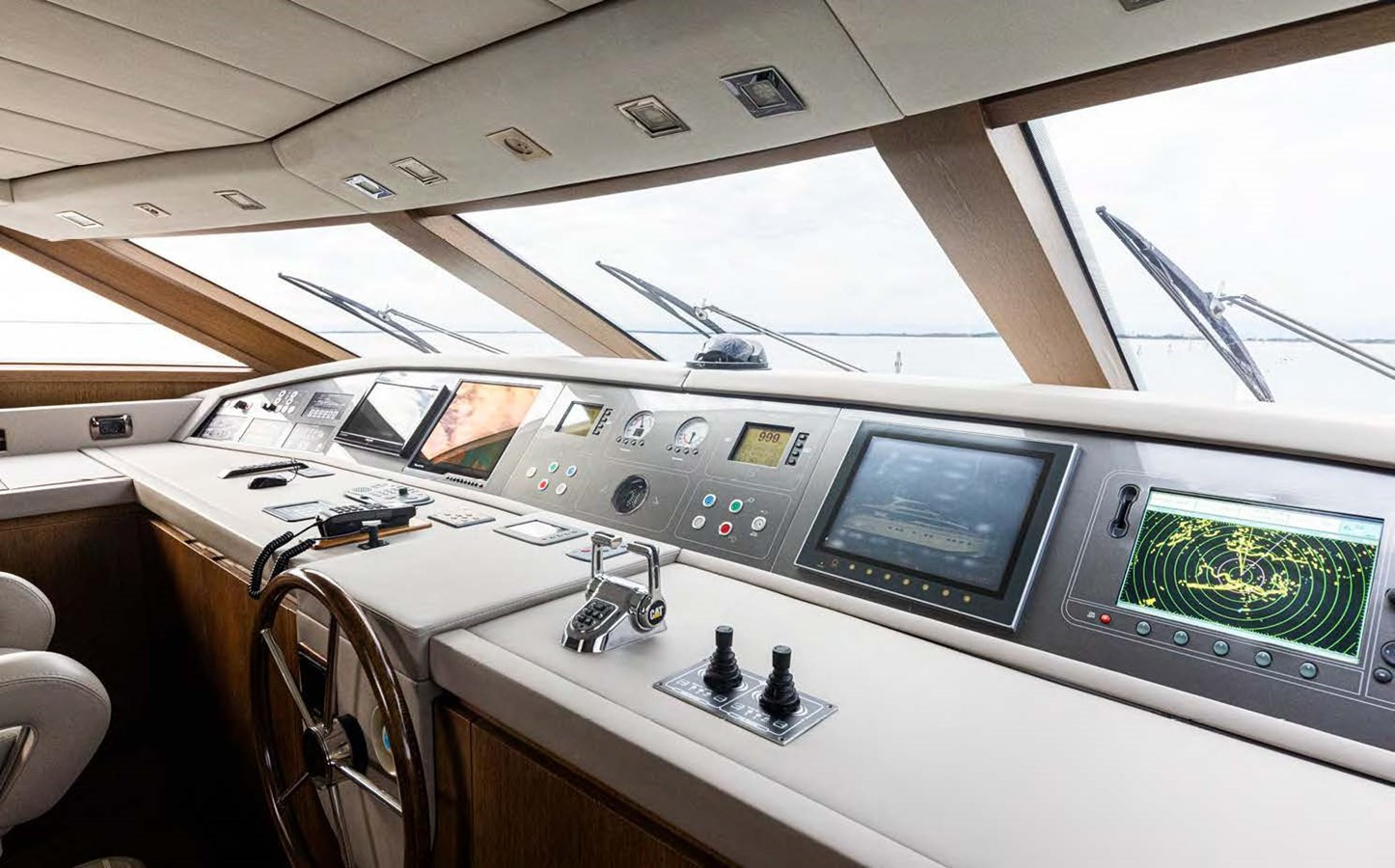https://arconyachts.ams3.digitaloceanspaces.com/81779/conversions/large_4148858-optimize.jpg