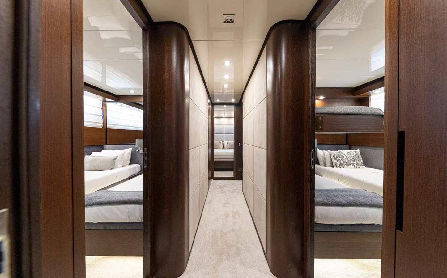 https://arconyachts.ams3.digitaloceanspaces.com/81794/conversions/large_4148864-optimize.jpg
